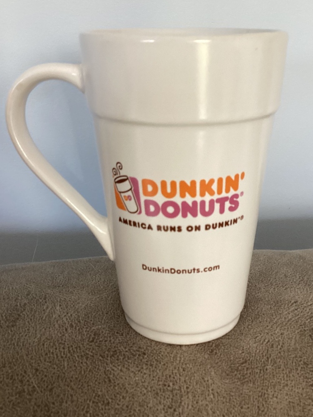 Dunkin Donuts 18oz white ceramic tall mug New w tag